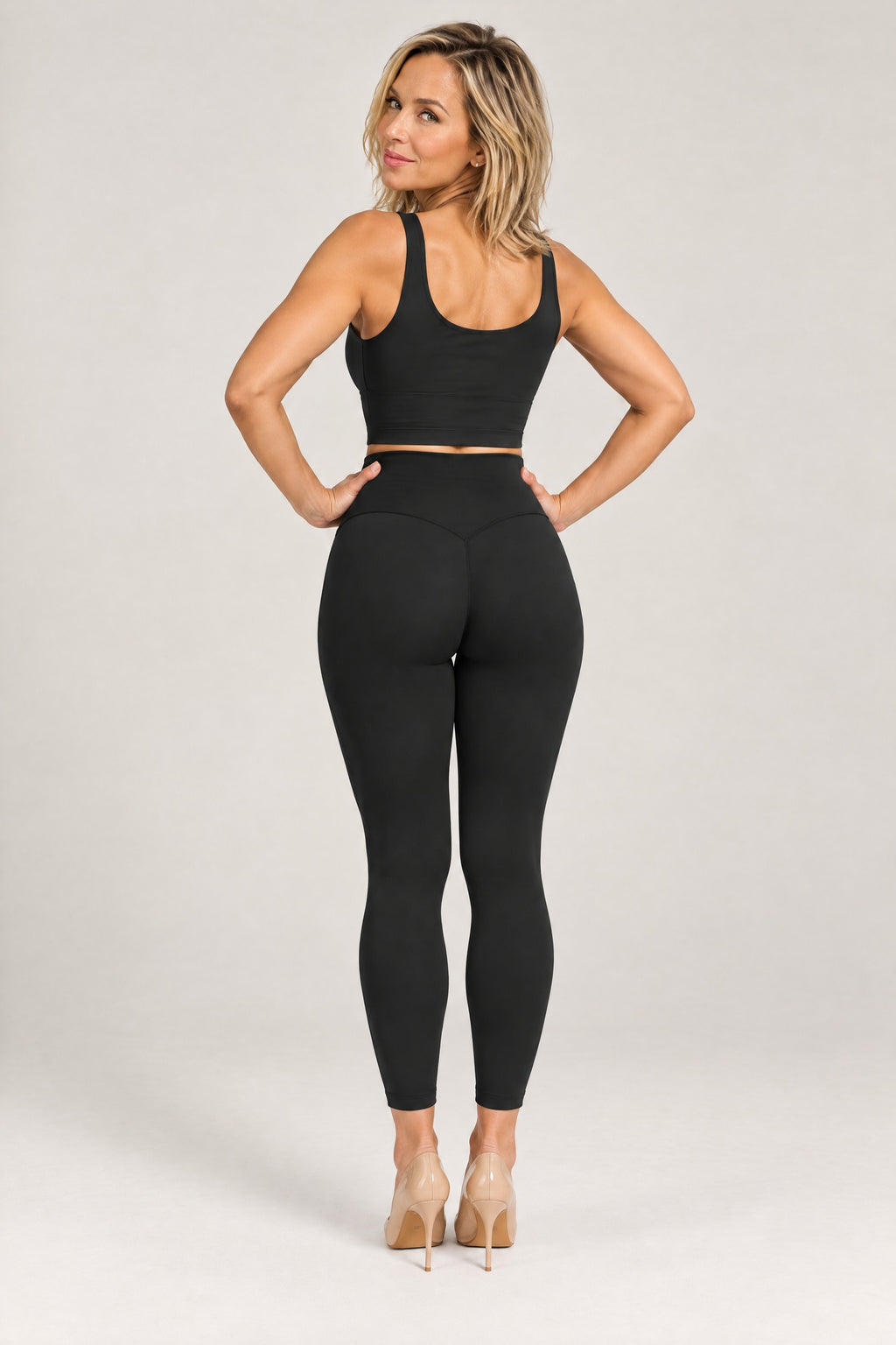 No-Front-Seam High-Rise Legging in Black, back