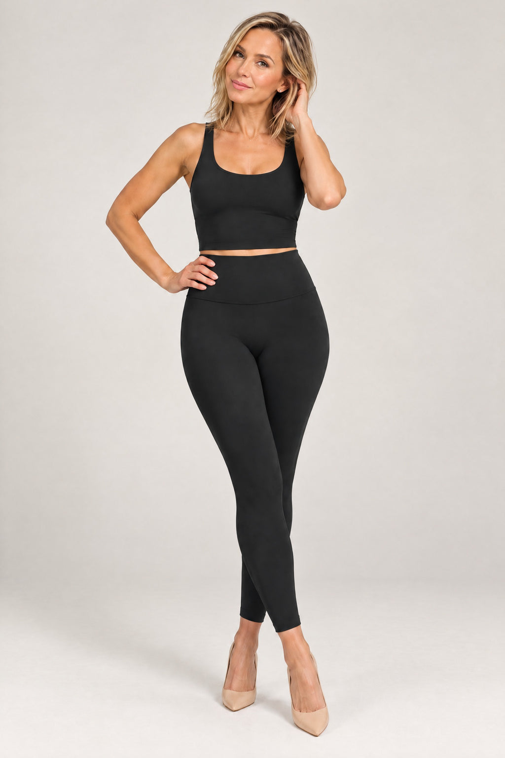 No-Front-Seam High-Rise Legging in Black, three-quarter front