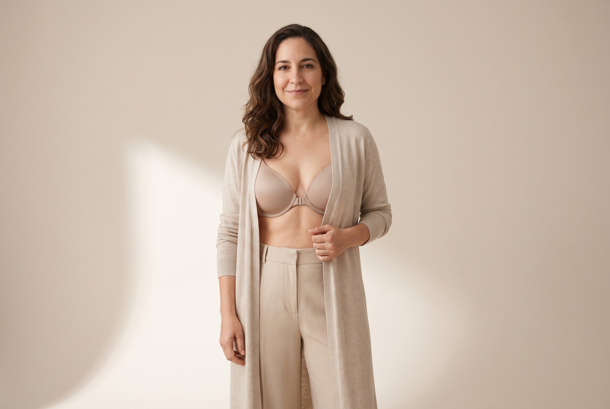 Front-close T-shirt bra in sand with an oat cardigan and wide-leg trousers
